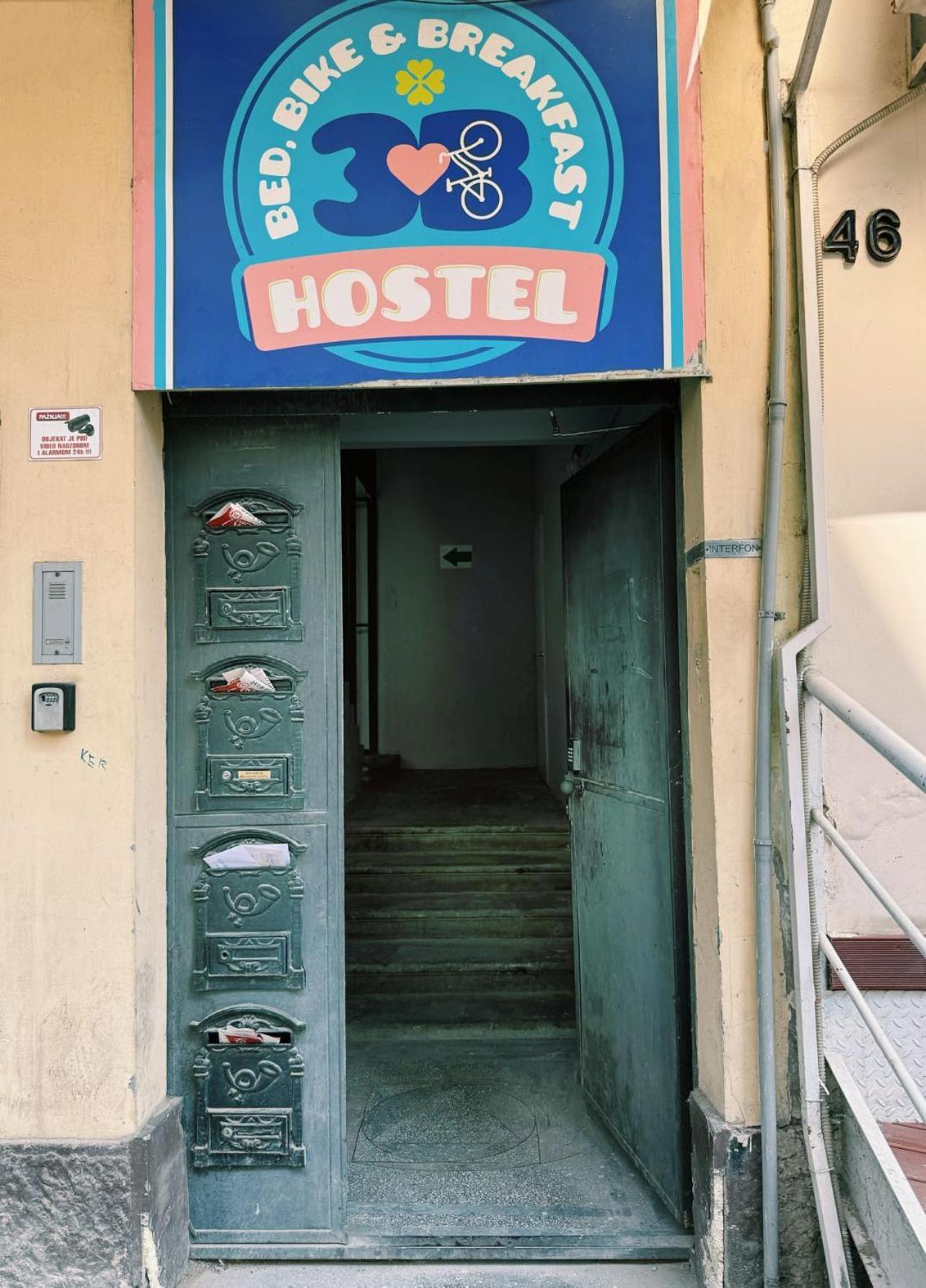 Happy Cat Old Town Hostel ベオグラード エクステリア 写真